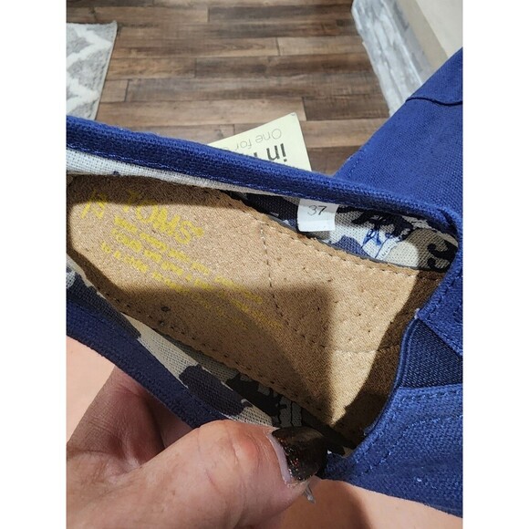 New Women's Toms Classic Canvas Slip On Shoes Navy Blue Size 7W (37) - Picture 6 of 6